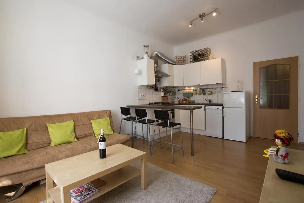הקונטקטים של Cozy Apartment Prague